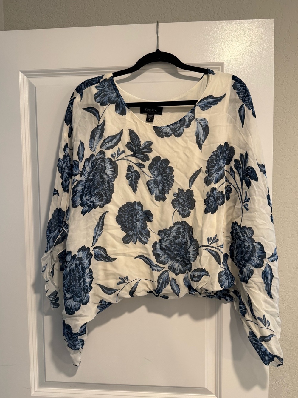 Karen Kane Navy & Ivory Floral Blouson Top – Size XL